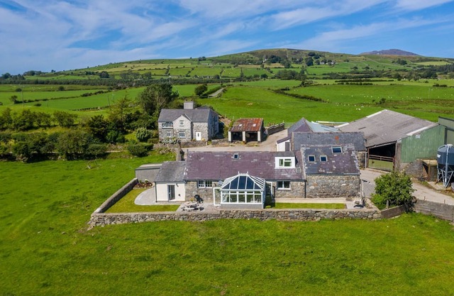 Eiddior - a self catering cottage that sleeps 7 guests in 4 bedrooms