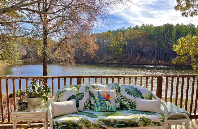⭐️LAKE VIEW RETREAT⭐️ Water Front Home At Holliday Homestead