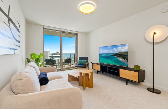 Sky Ala Moana 3305: 1 BR, 1 BA Condominium in Honolulu, Sleeps 2