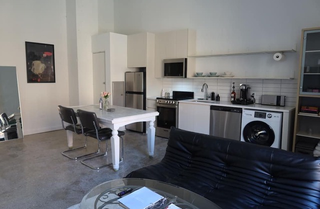Maisons de Promettre Modern Elegance Suite in the Heart of Uptown Chicago