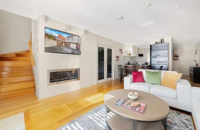 A ‘Hawksburn Village’ Hideaway
