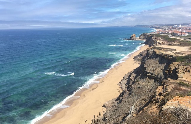 próximo de praias, conhecidas para o surf, restaurantes, percursos pedestres