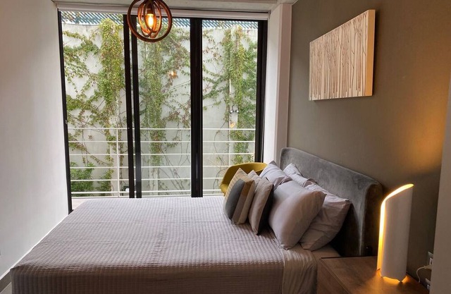Shift Cayala: 2BR/BA balcony, spa, gym, near US Embassy & amenities. Secure 24/7