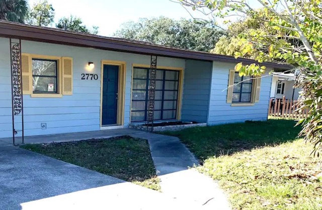 Retro Paradise! 4 br, 2 bathroom, Low Clean fees! Entire house! Fenced yard!
