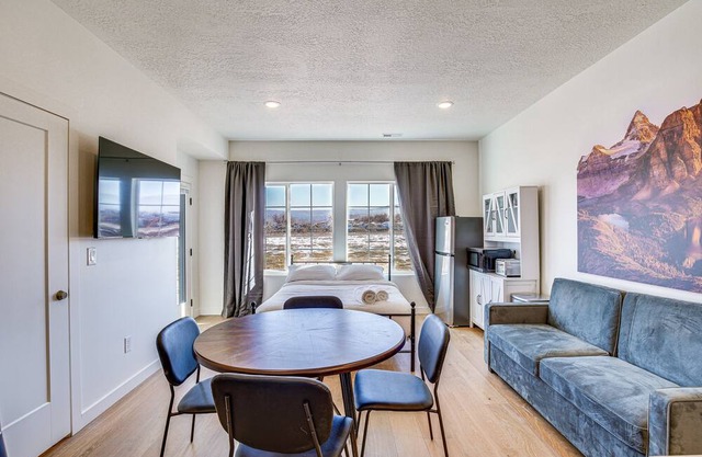 Mountain-View Studio ~ 19 Mi to Park City!