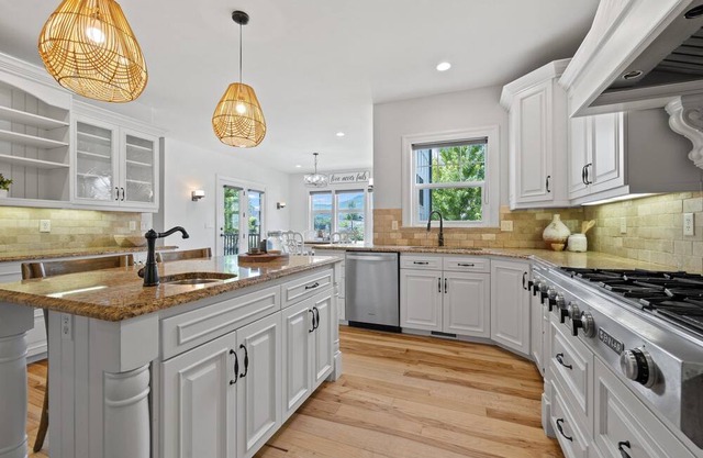 Big home close to Park City, Sundance skiing, mountain biking, trails and lakes.