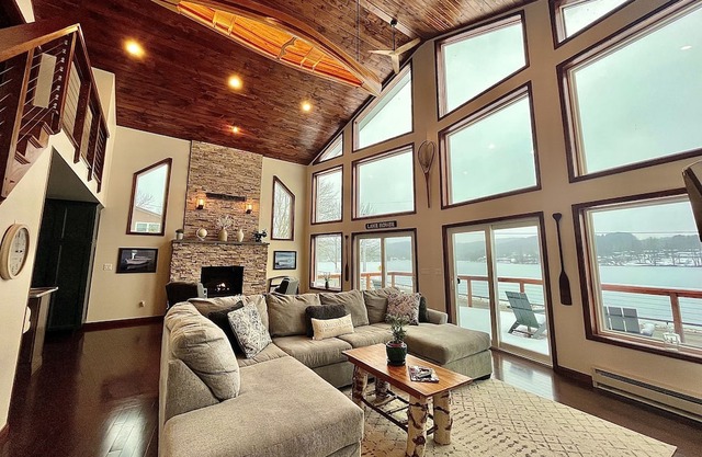 Lake house 13 - Hamilton