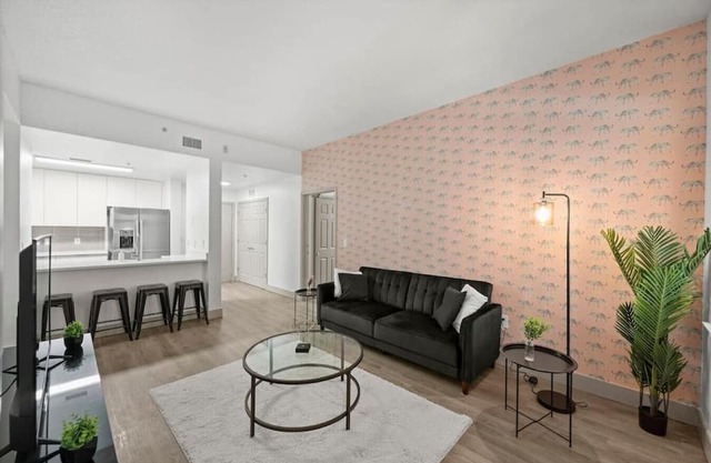 Pink Apt - Walk Everywhere!