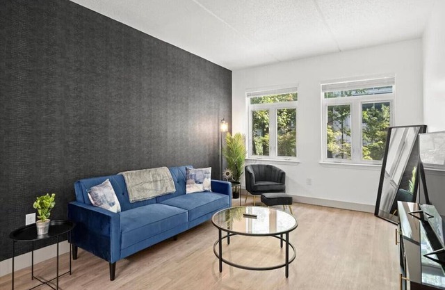 Spacious Apt w/Pool Table