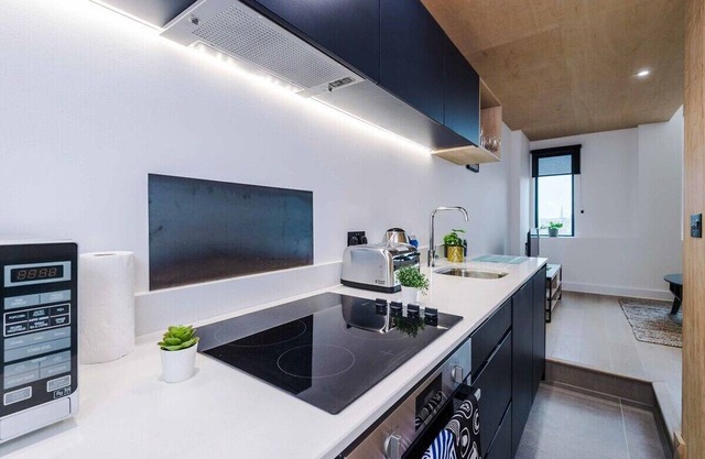 Flat Near Old Trafford Weekly & Monthly Discounts!