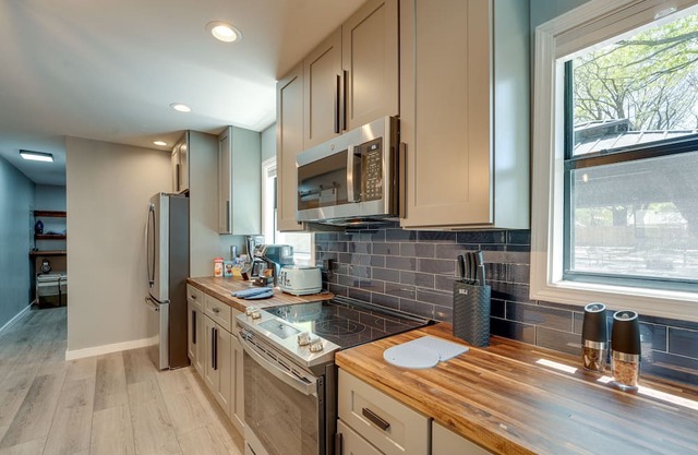 Memphis Vacation Rental ~ 10 Mi to Graceland!