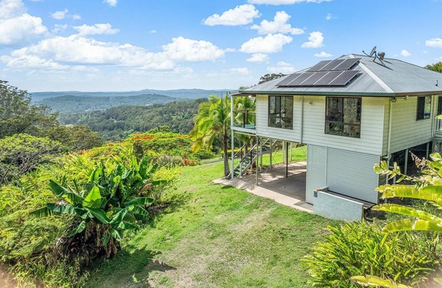 Montville Hillside Cottage - Tropical Retreat with Incredible Views