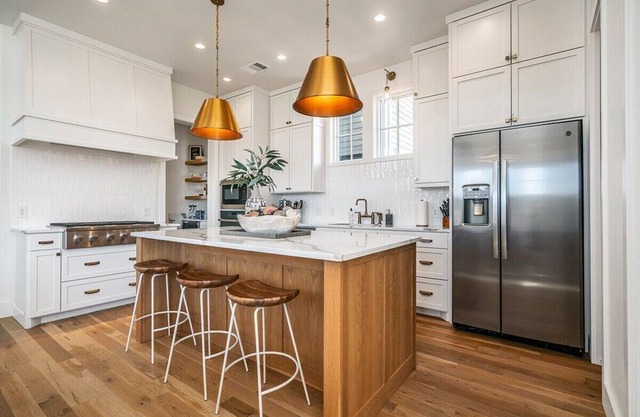 Runway Urban Farmhouse - Comfort, Style & Convenience OKC