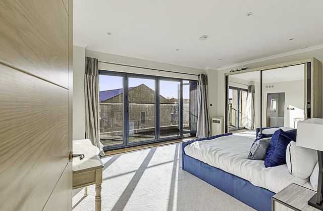 Penthouse Apartment In Brentford