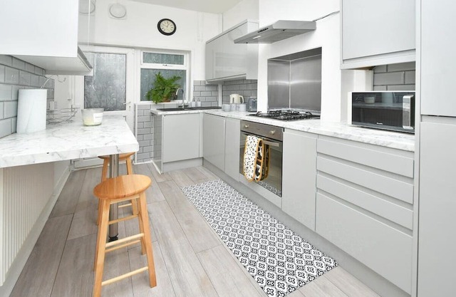 Superb Autumn Stay at Stylish Home in the City