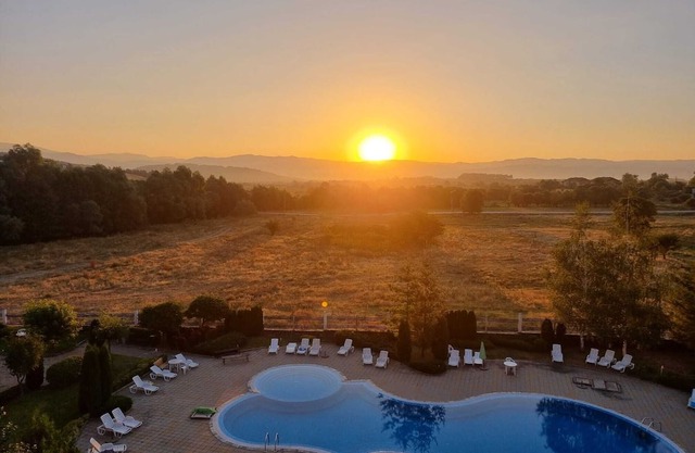 Stylish studio with poolview C315