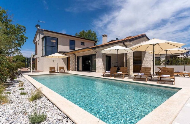 Villa Ursaria, gorgeous villa for 8 guests with heated pool and wellness only 6 km from of Porec and