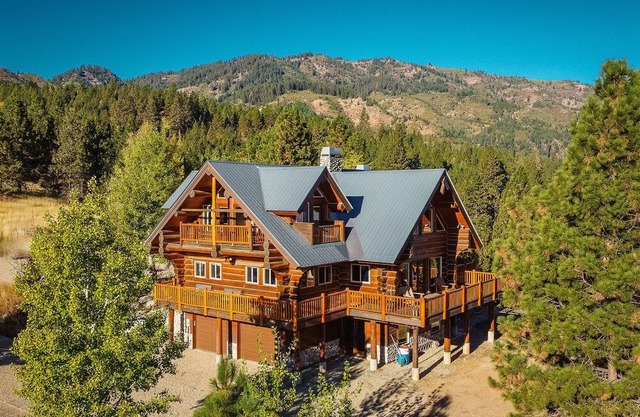 Picturesque and Singular Cabin