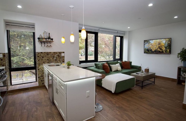 Suite Dreams- Condo with Park Views