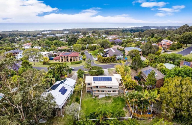 Warrambool - Spacious Coastal home with Ocean views.