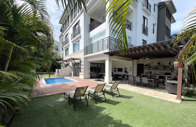 Laguna Retreat w/ Private Pool - Minutes to Beach - King Bed - Sleeps 9
