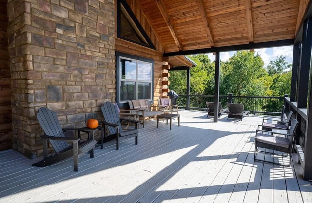 Serenity Ridge Scenic Luxury Log Estate Getaway