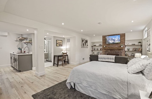 Cozy and modern Basement Apartment in great Washington, DC neighborhood!