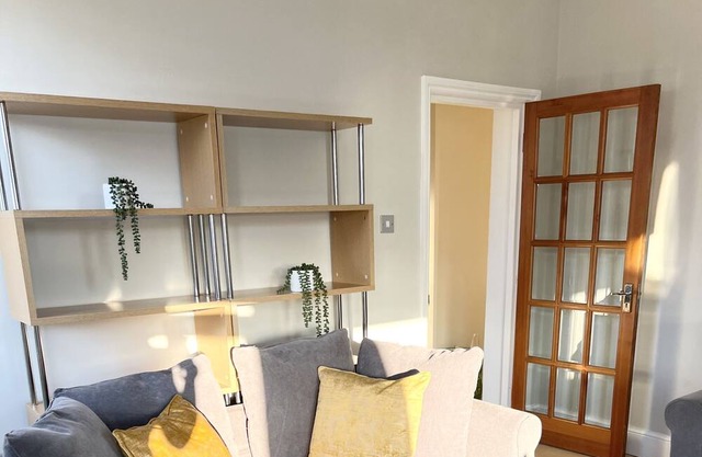 London Retreat 2-Bed Gem near Wembley Stadium