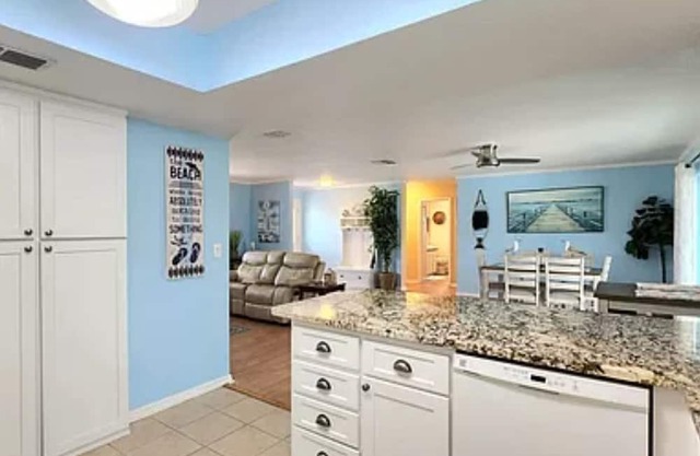 Great place to stay with family, has a pool and its two blocks from the beach.