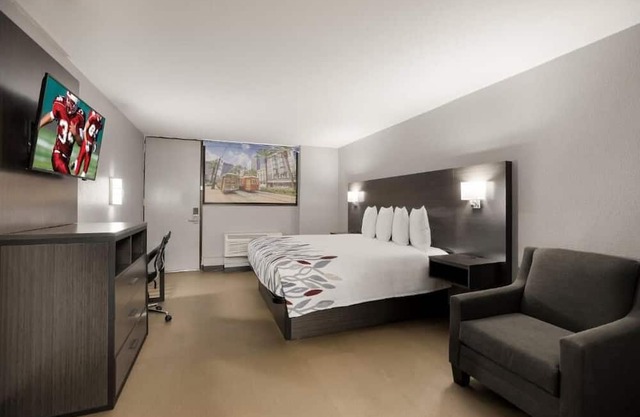 Relax in Style: Short Drive to Alexandria International Airport. Free Parking!