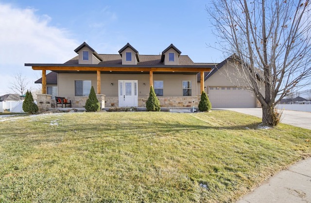 Mountain View Retreat, Hot Tub, 6br 4ba, Sleeps 16, Pet Friendly