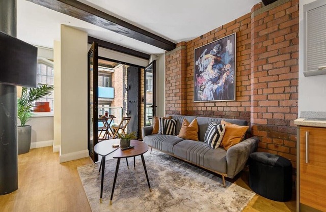 Host & Stay | Queen Square Apartment