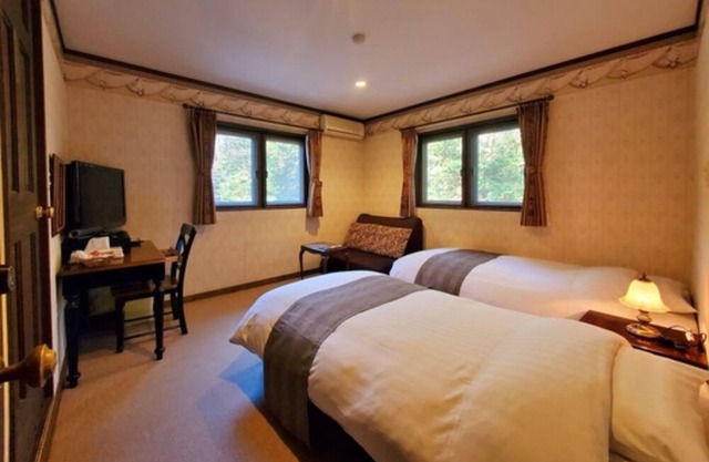 A twin room with a stylish catfoot bathtub You / Minamitsurugun Yamanashi