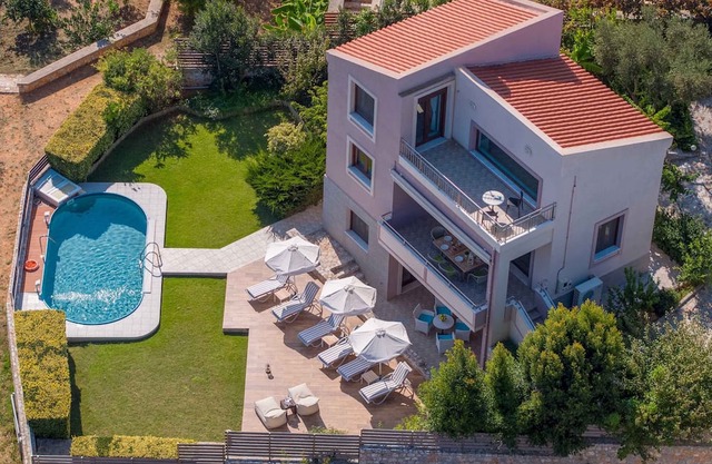 Seaview, Private Pool, 1km to Sea