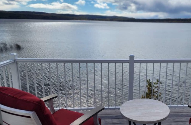 Waterfront House, AC, Newly Remodeled, 8 Kayaks, 4 SUP, Rowboats