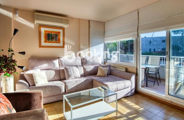 A very central cozy apartment 2 minutes from the beach