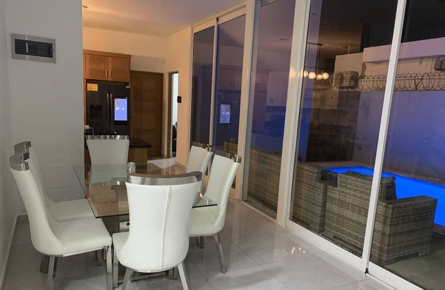 Villa de lujo con Picsina Privada a 10 minutos del centro de la ciudad