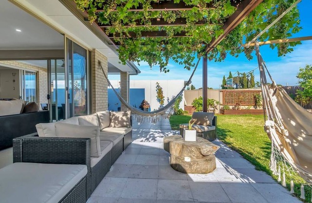 The Grapevine An Indoor Outdoor Urban Retreat