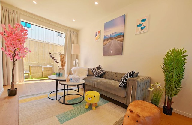 Brand new townhouse with garden and free parking