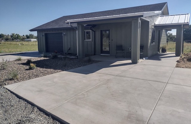 A perfect newly built guesthouse not far from Prescott's beautiful downtown.