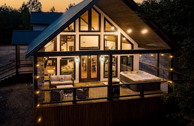 {NEW} Mountain Fork Landing Cabin~ DIRECT RIVER ACCESS