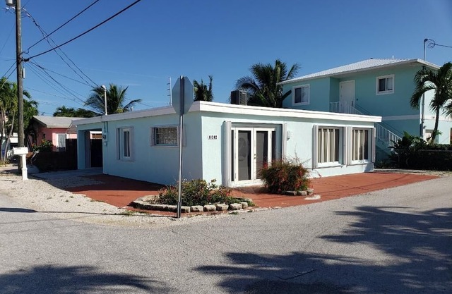 If you like warm weather, sunshine, and the ocean, this is the place to be!