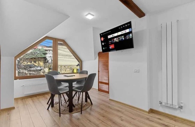Hytta Apartment in Sinaia with Garden