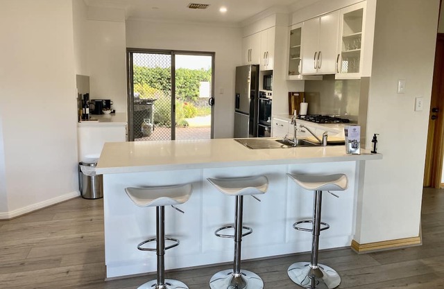3 bedroom house with River views