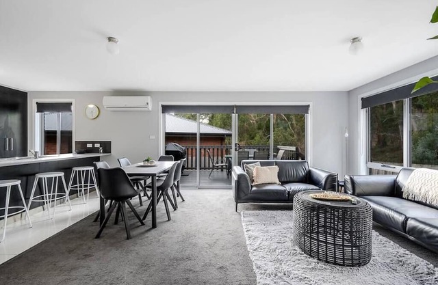 Geilston Bay Hideaway-3 brm,2 bath ,7km to CBD