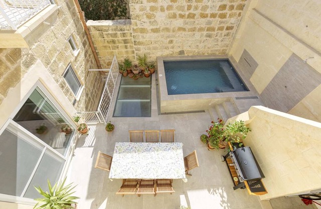 Zebbug apt With Pool-hosted by Sweetstay