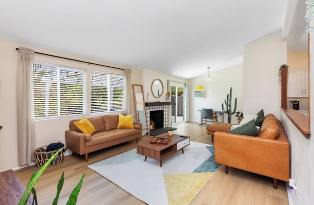 <15 min to Beaches, Downtown, more! Modern Getaway