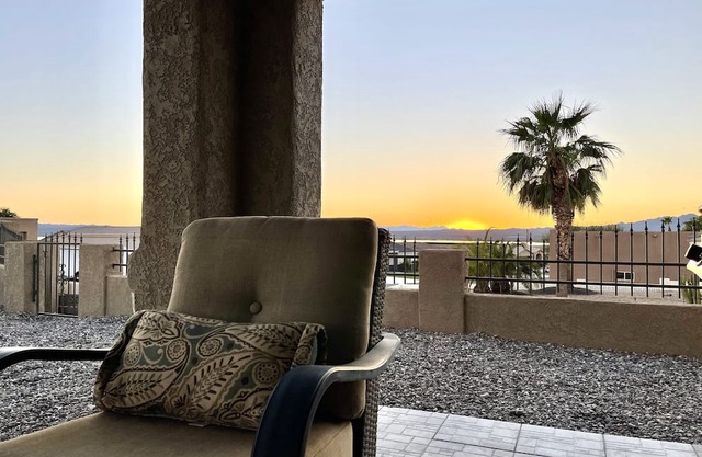 Wknd@Bernies 4 Bd-GAME ROOM, Roof Deck-H2O/Mtn View-Minutes to Water and Hot Tub