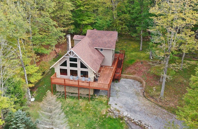 6 Bed Retreat w Game Room at Alpine Lake Resort