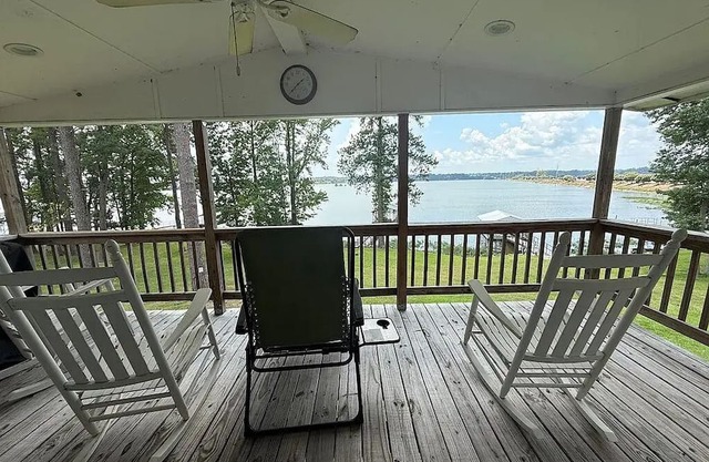 Waterfront! Prime Location, Clean, Swimming Pool, Fishing Dock, WIFI